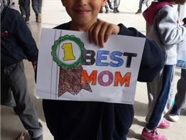 Students at Sarwaran Make Special Gifts for Mother’s Day